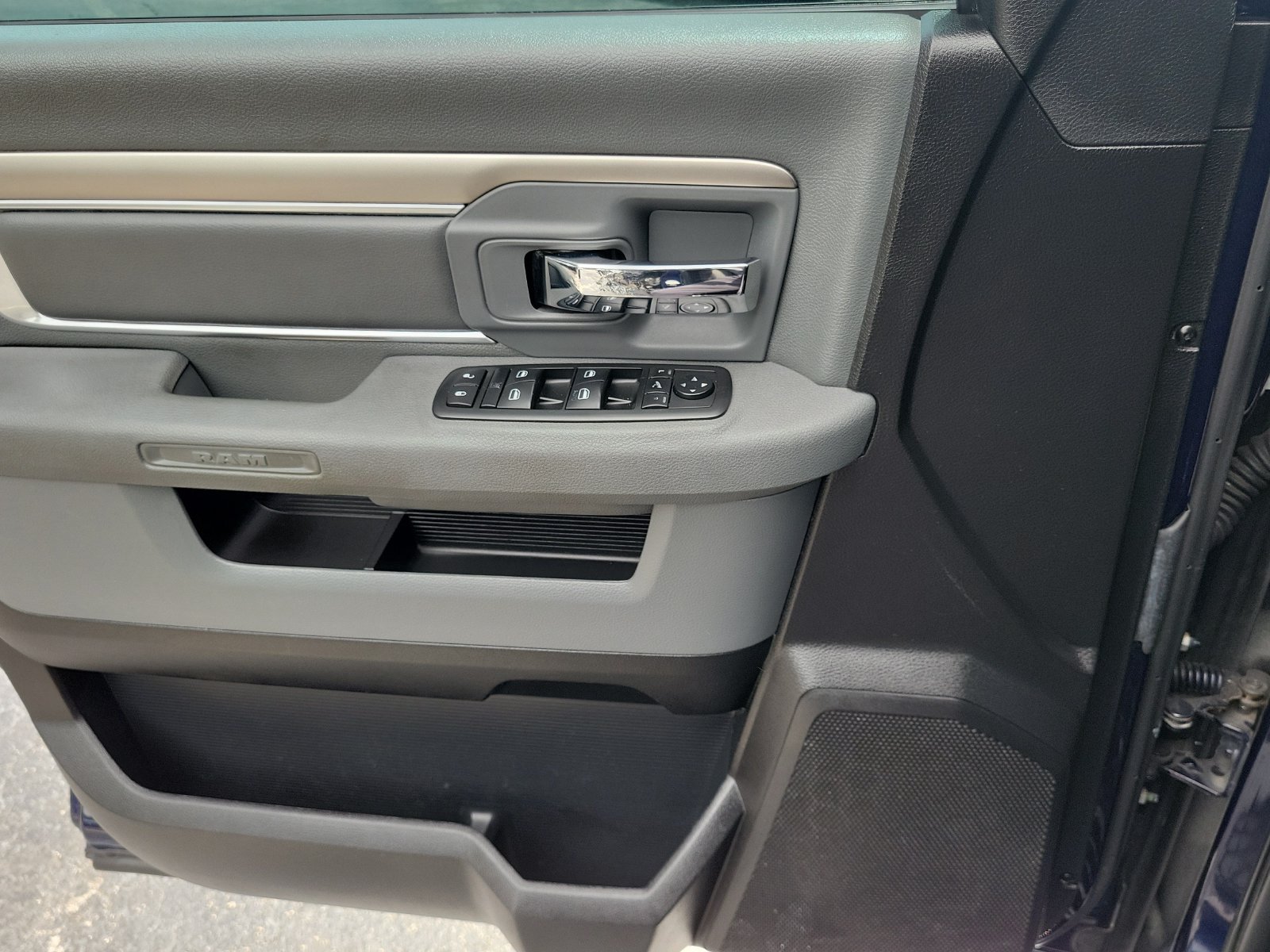 Used 2015 RAM 1500 Big Horn RWD image 16
