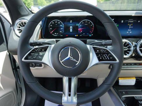 Certified 2025 Mercedes-Benz GLB 250 image 25