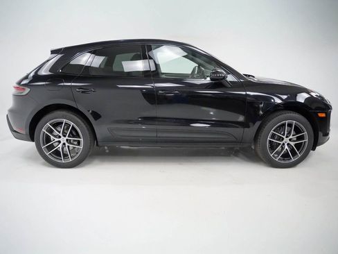 Certified 2025 Porsche Macan image 9