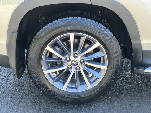 Used 2019 Toyota Highlander XLE AWD/4WD image 13