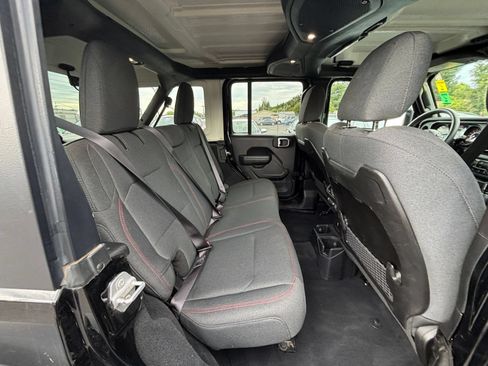 Used 2025 Jeep Wrangler Unlimited Rubicon AWD/4WD image 24