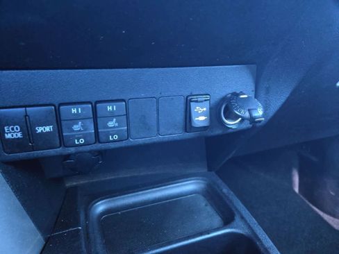 Used 2018 Toyota RAV4 Adventure image 32