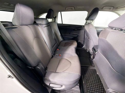 Used 2023 Toyota Highlander L image 31