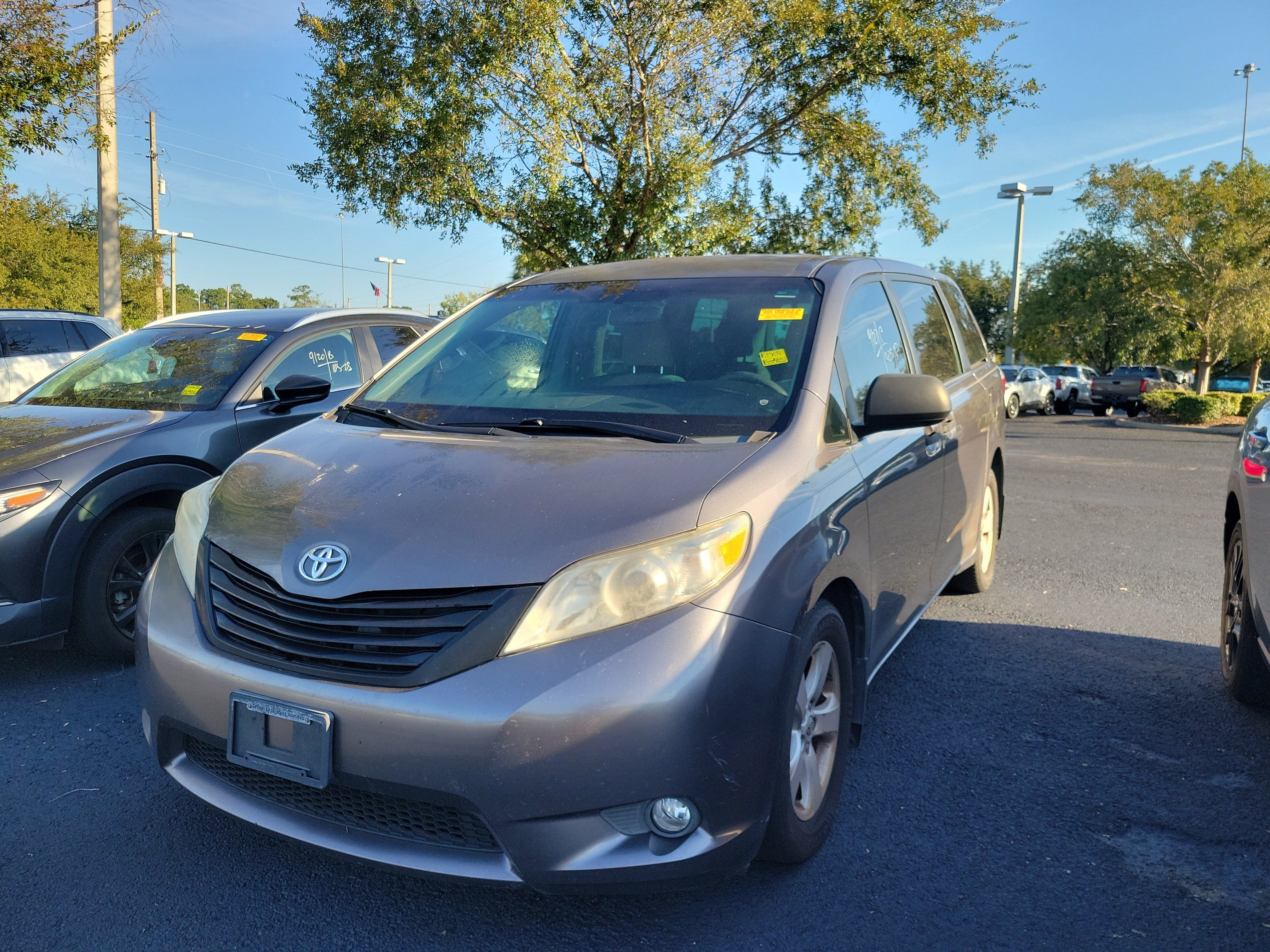 Used 2015 Toyota Sienna L FWD image 1