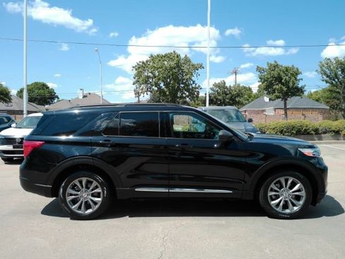 Used 2023 Ford Explorer XLT w/ Equipment Group 202A RWD image 5