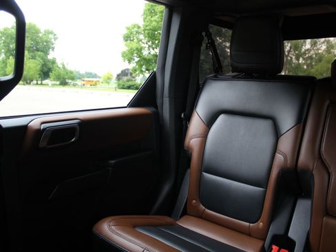 Used 2024 Ford Bronco Outer Banks AWD/4WD image 13