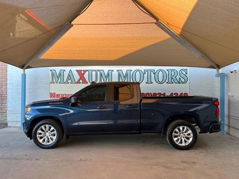 Used 2019 Chevrolet Silverado 1500 Custom w/ Custom Value Package image 3