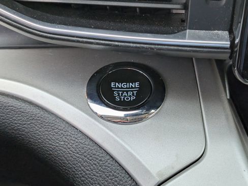 Used 2022 Ford Explorer XLT w/ Equipment Group 202A AWD/4WD image 26