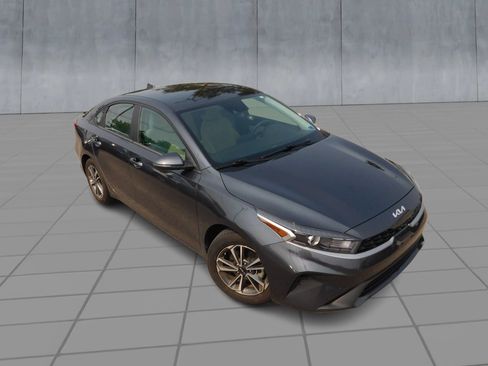 Used 2023 Kia Forte LXS w/ LXS Technology Package FWD image 2