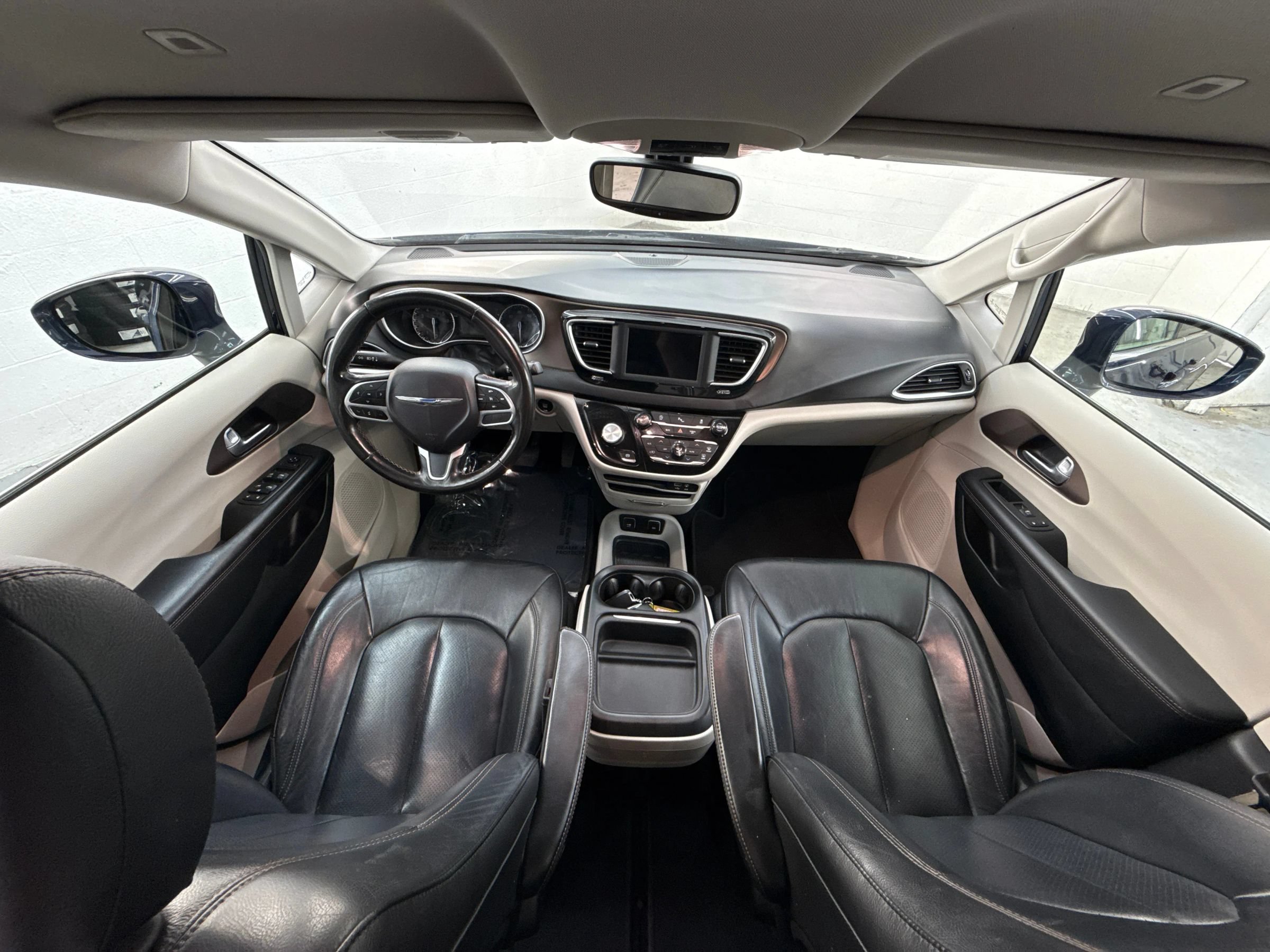 Used 2019 Chrysler Pacifica Touring-L FWD image 17