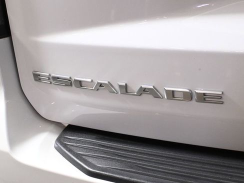 Used 2023 Cadillac Escalade Premium Luxury AWD/4WD image 45