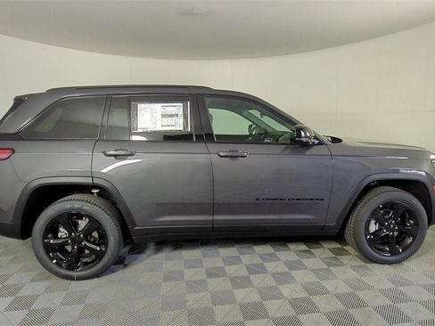 New 2025 Jeep Grand Cherokee Limited w/ Black Appearance Package image 3