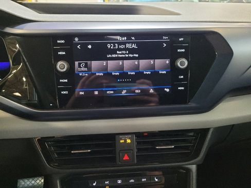 Used 2023 Volkswagen Taos SE image 25