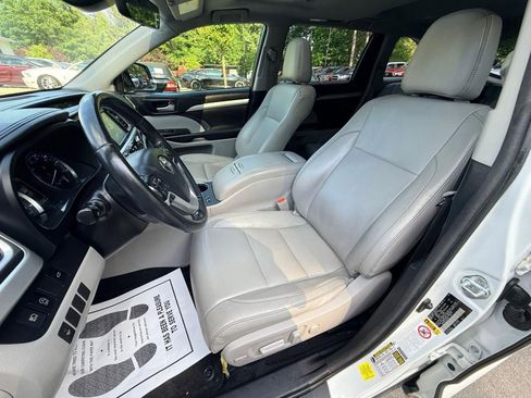 Used 2018 Toyota Highlander XLE FWD image 23