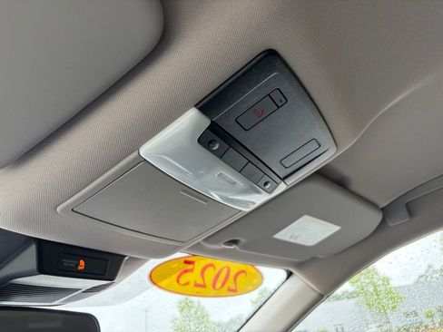 Used 2025 Nissan Rogue SV FWD image 23