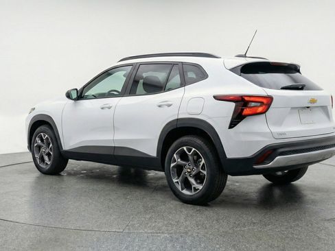 Used 2025 Chevrolet Trax LT image 5