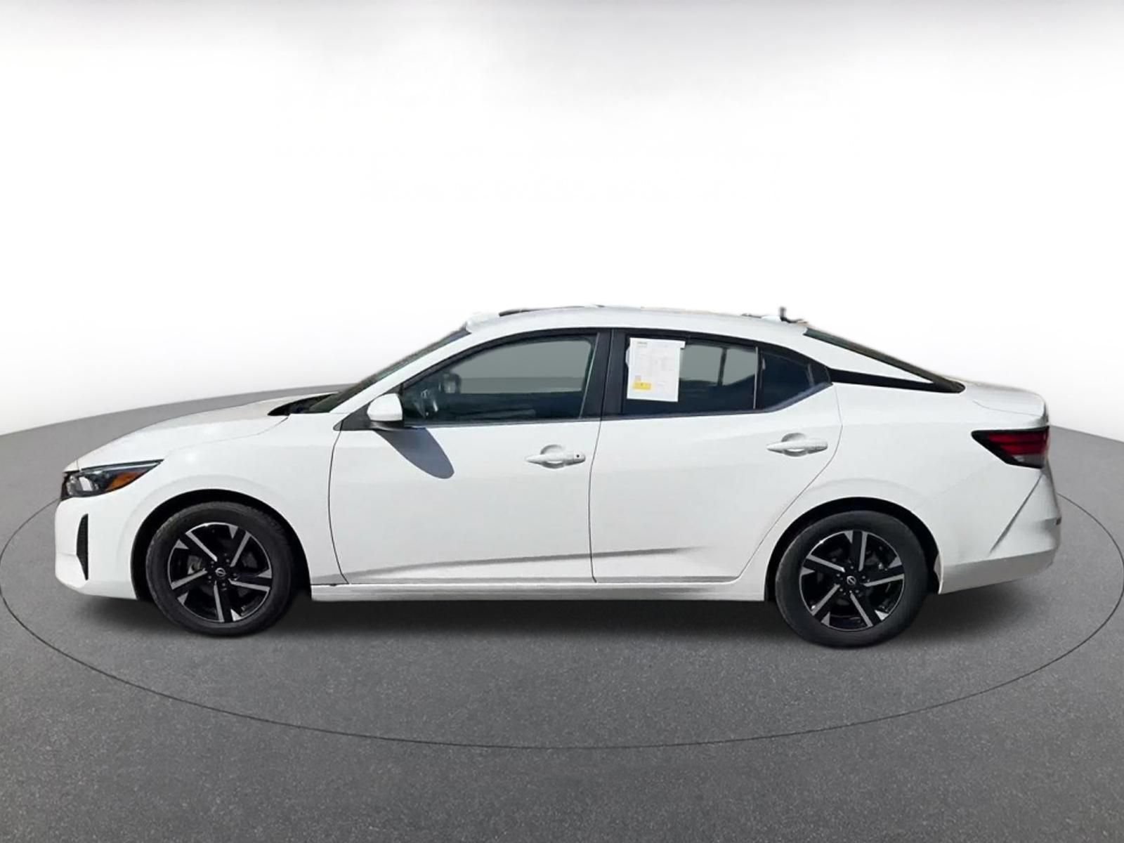 Used 2025 Nissan Sentra SV FWD image 8
