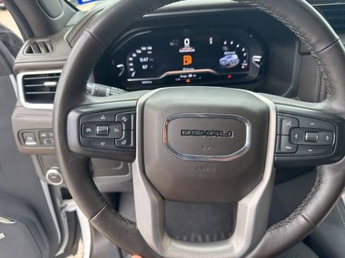 Used 2023 GMC Yukon XL Denali RWD image 6