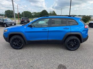 Used 2022 Jeep Cherokee Trailhawk w/ Premium Leather Package AWD/4WD video 2