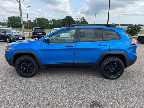 Used 2022 Jeep Cherokee Trailhawk w/ Premium Leather Package AWD/4WD image 2