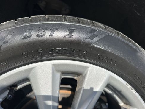 Used 2025 Toyota Corolla SE image 28