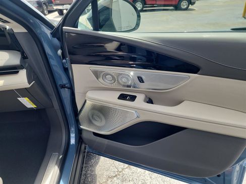 New 2025 Lincoln Nautilus Reserve image 23