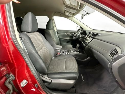 Used 2018 Nissan Rogue SV image 28