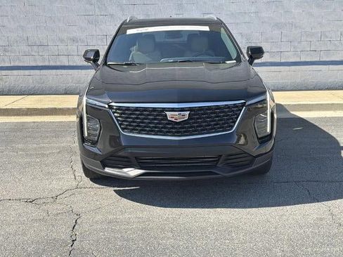 Certified 2024 Cadillac XT4 Luxury w/ Cold Weather Package AWD/4WD image 2