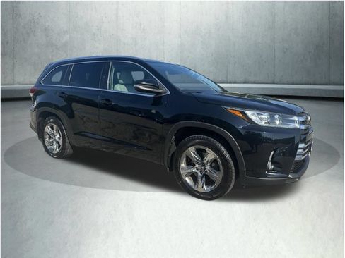 Used 2018 Toyota Highlander Limited Platinum w/ Carpet Mat Package (TMS) AWD/4WD image 9