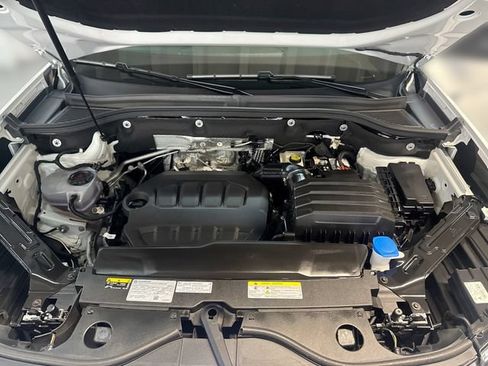 Used 2025 Volkswagen Atlas Peak Edition SE AWD/4WD image 19