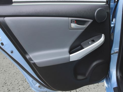 Used 2015 Toyota Prius Prime Advanced image 40