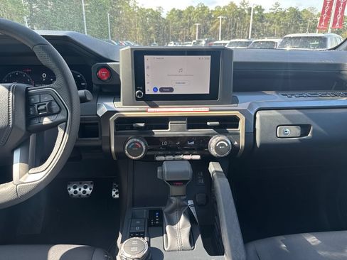 Certified 2025 Toyota Tacoma TRD Sport AWD/4WD image 19