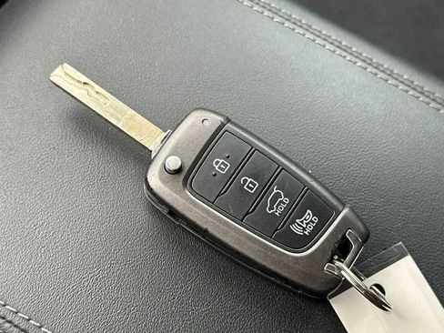 Used 2019 Hyundai Santa Fe SE image 26