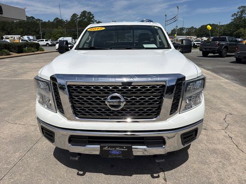 Used 2017 Nissan Titan SV RWD image 3
