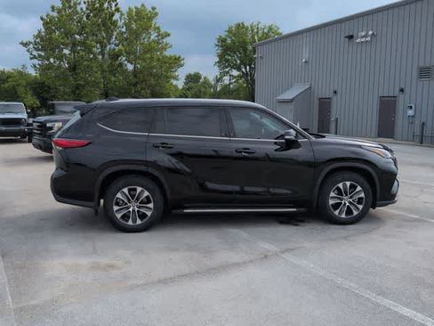 Used 2022 Toyota Highlander XLE FWD image 9