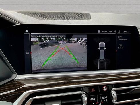 Used 2021 BMW X7 xDrive40i w/ M Sport Package AWD/4WD image 14
