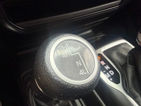 Used 2020 Jeep Wrangler Sport AWD/4WD image 25