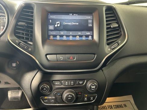 Used 2020 Jeep Cherokee Latitude Plus w/ Cold Weather Group AWD/4WD image 22