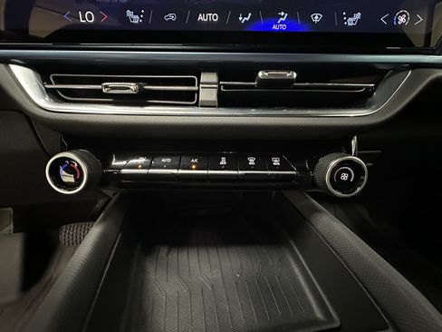 Certified 2024 Chevrolet Equinox EV LT FWD image 27