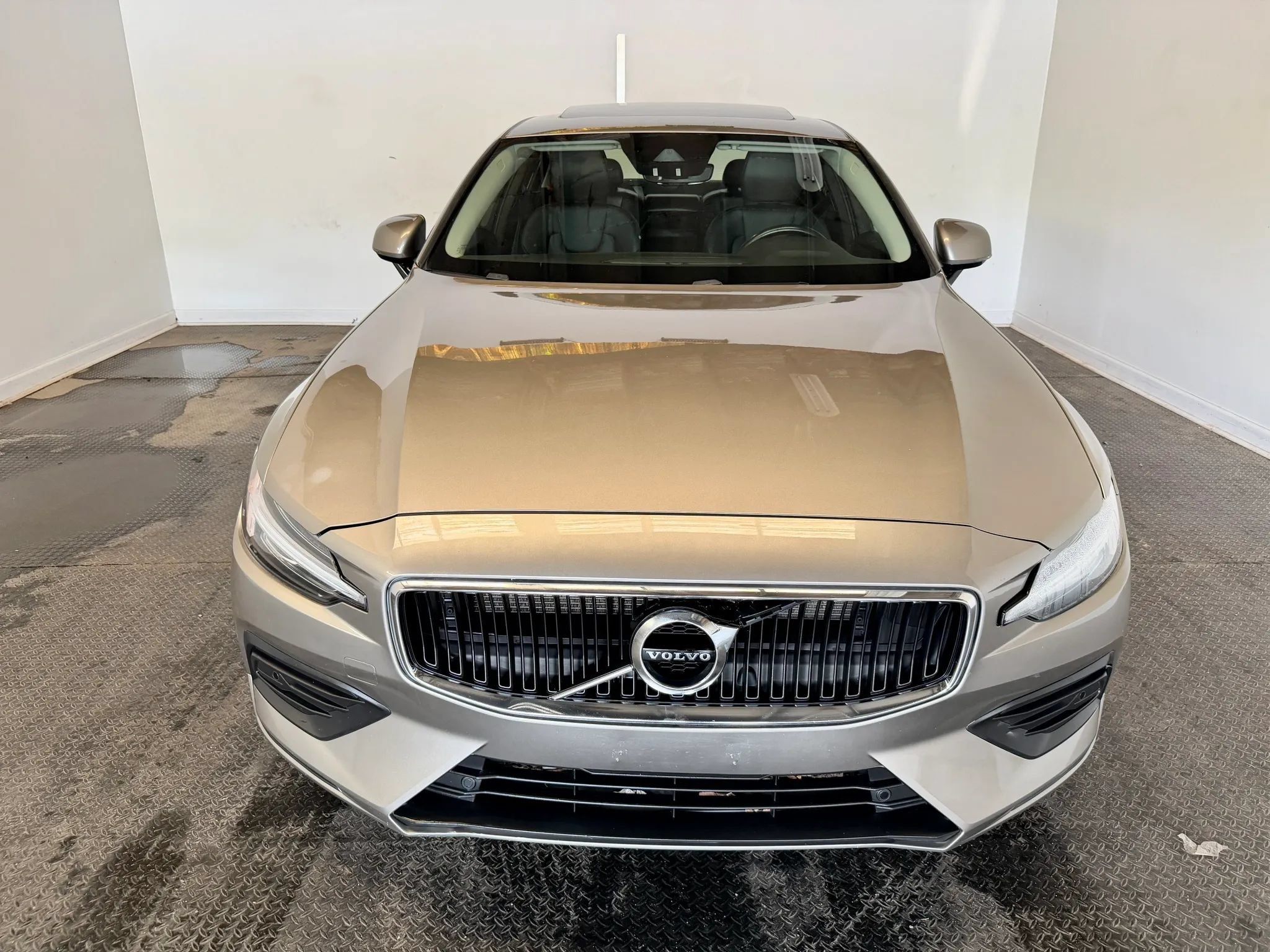 Used 2019 Volvo S60 T5 Momentum w/ Premium Package FWD image 3