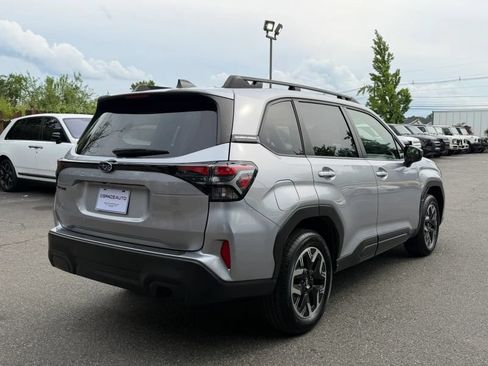 Used 2025 Subaru Forester Premium AWD/4WD image 7