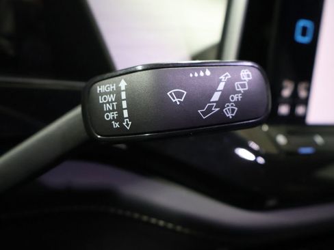 Used 2025 Volkswagen Atlas Cross Sport SE image 38