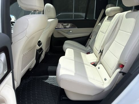 Used 2025 Mercedes-Benz GLS 450 4MATIC image 26