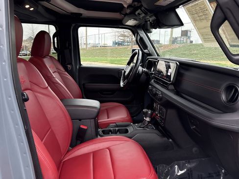 Certified 2024 Jeep Wrangler Rubicon 392 w/ Dual Top Group image 23