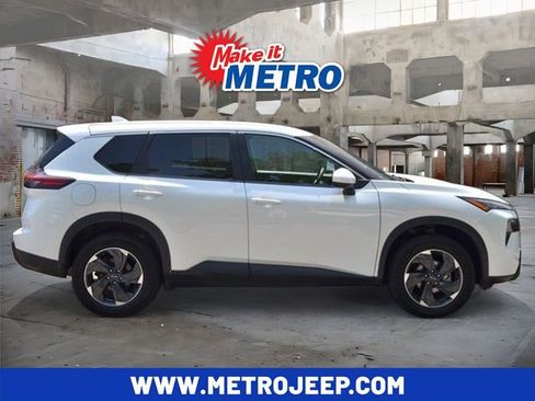 Used 2024 Nissan Rogue SV AWD/4WD image 1