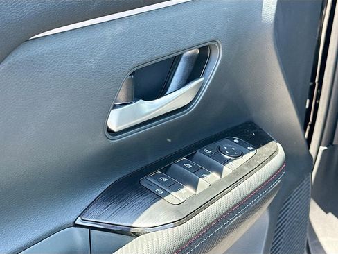 New 2025 Nissan Kicks SR image 12