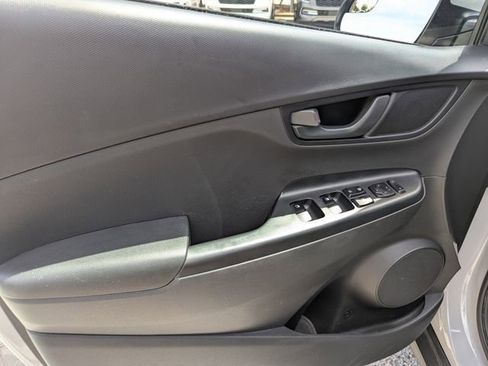Used 2022 Hyundai Kona SE FWD image 17