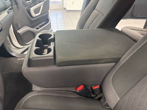 Used 2023 Nissan Titan SV image 22