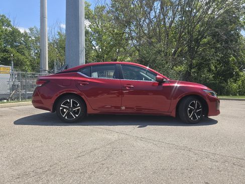 Used 2024 Nissan Sentra SV FWD image 11
