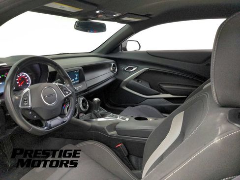 Used 2016 Chevrolet Camaro LT RWD image 27